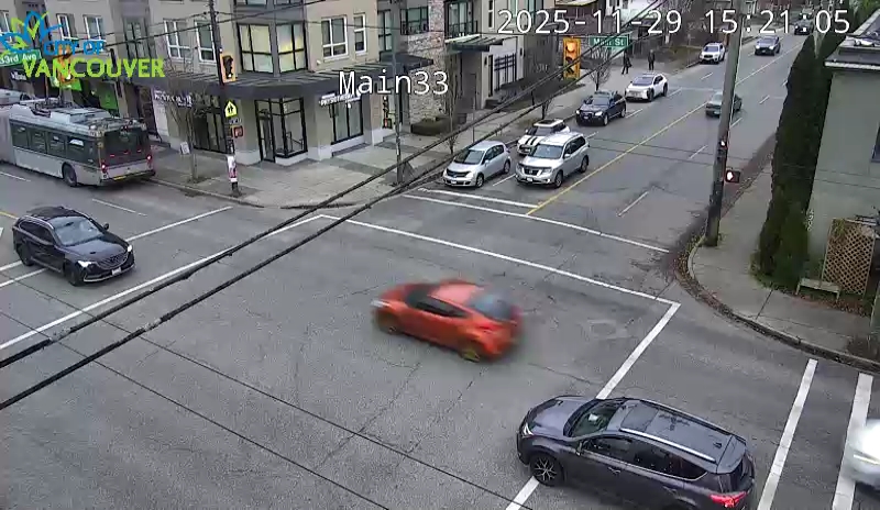 Main St & E 33rd Ave - E