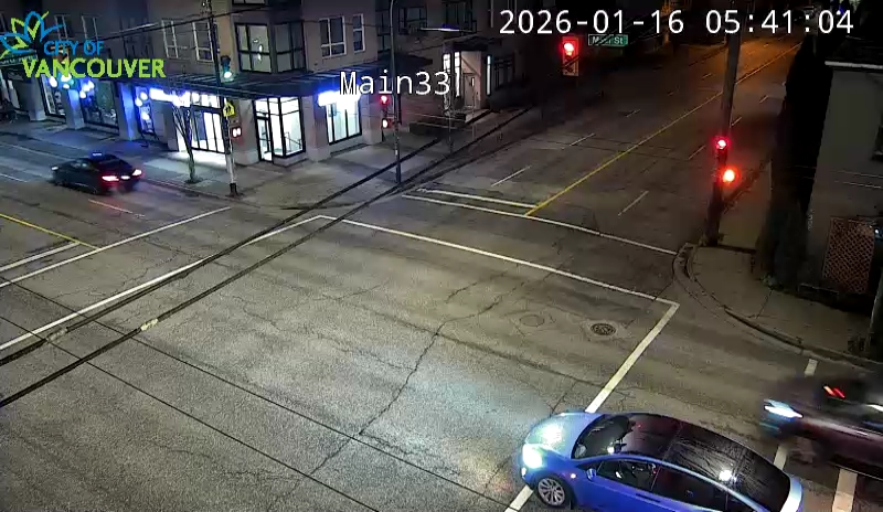 Main St & E 33rd Ave - E