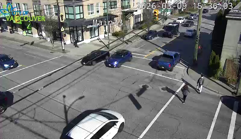 Main St & E 33rd Ave - E