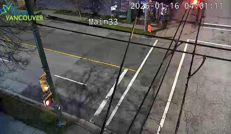 Main St & E 33rd Ave - W