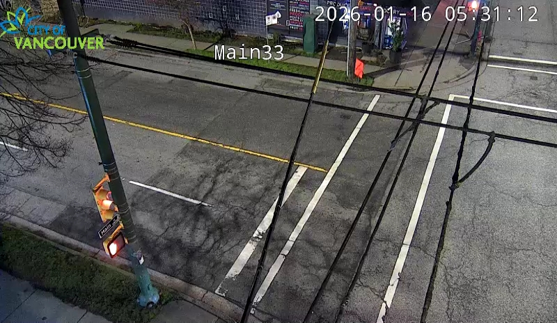 Main St & E 33rd Ave - W