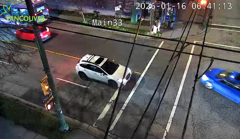 Main St & E 33rd Ave - W