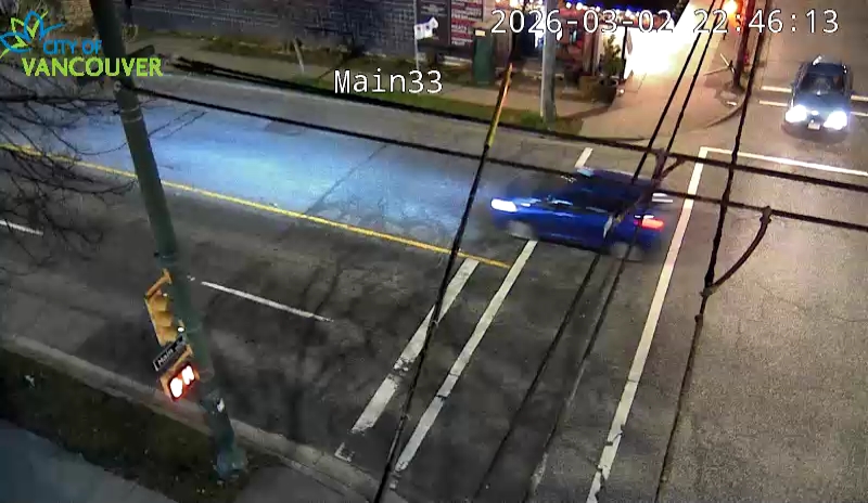 Main St & E 33rd Ave - W