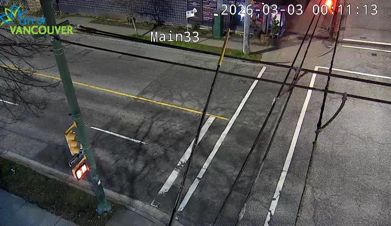 Main St & E 33rd Ave - W