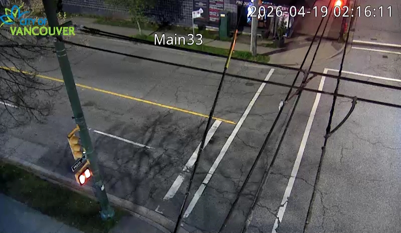 Main St & E 33rd Ave - W