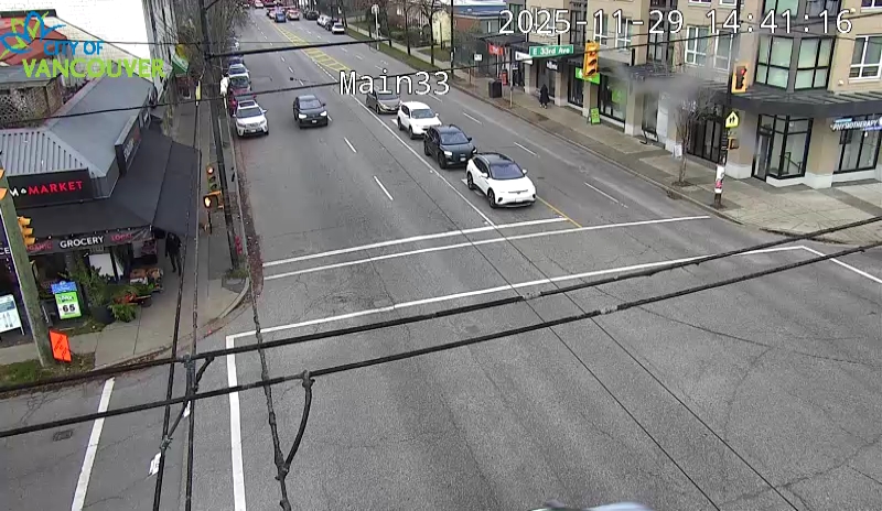 Main St & E 33rd Ave - N