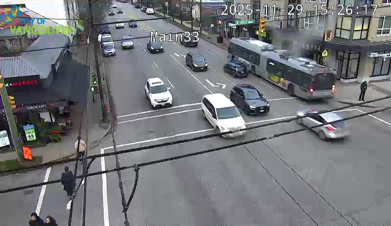 Main St & E 33rd Ave - N