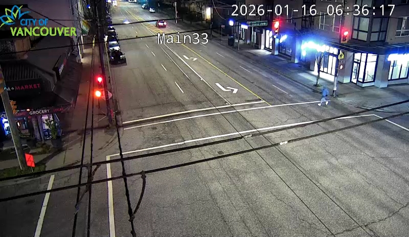 Main St & E 33rd Ave - N