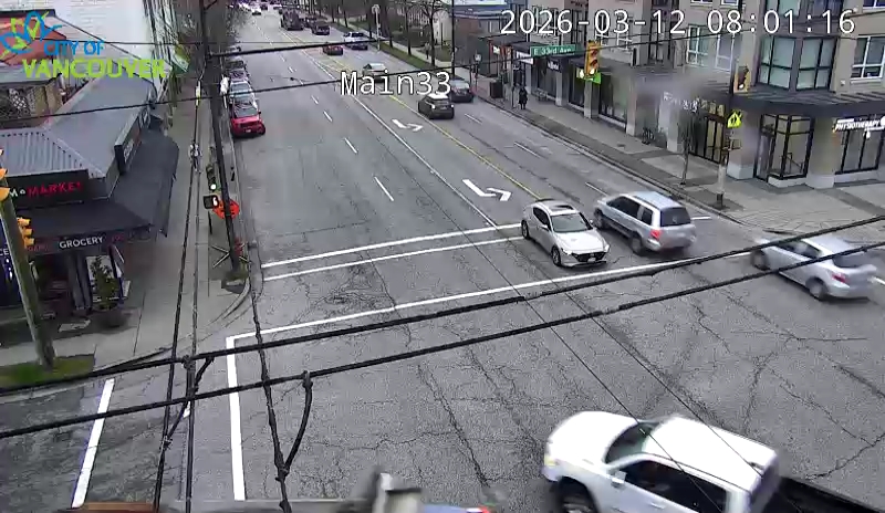 Main St & E 33rd Ave - N