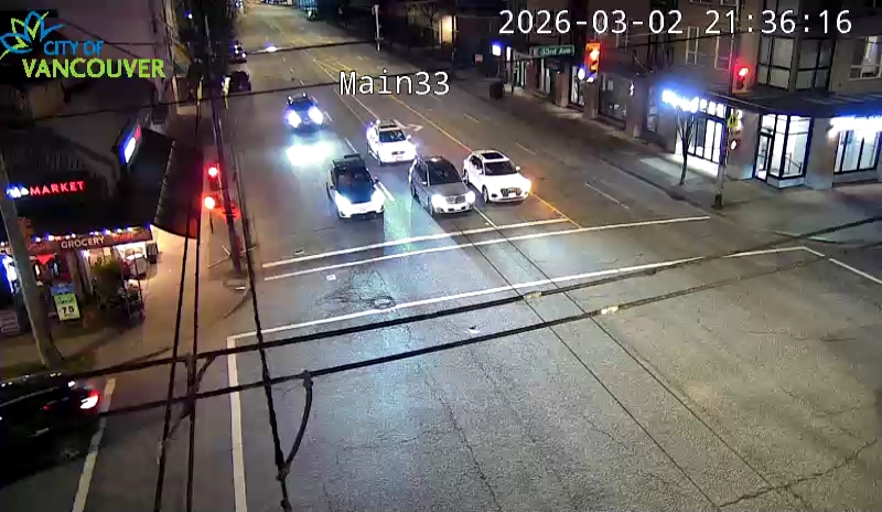 Main St & E 33rd Ave - N