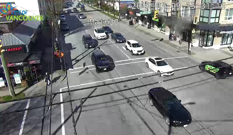 Main St & E 33rd Ave - N