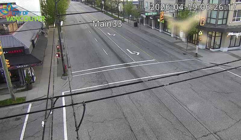 Main St & E 33rd Ave - N