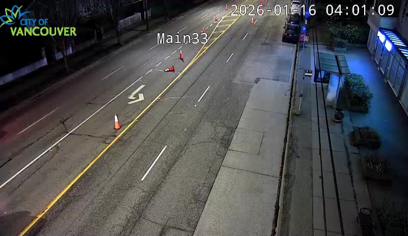 Main St & E 33rd Ave - S