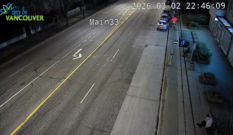 Main St & E 33rd Ave - S