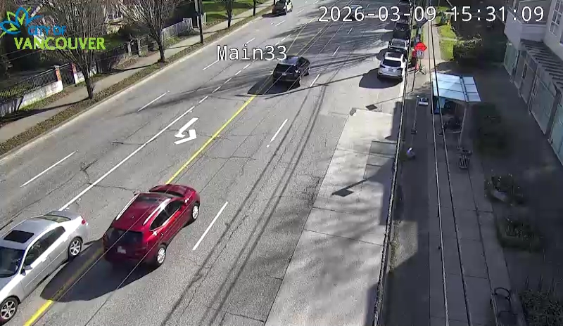 Main St & E 33rd Ave - S