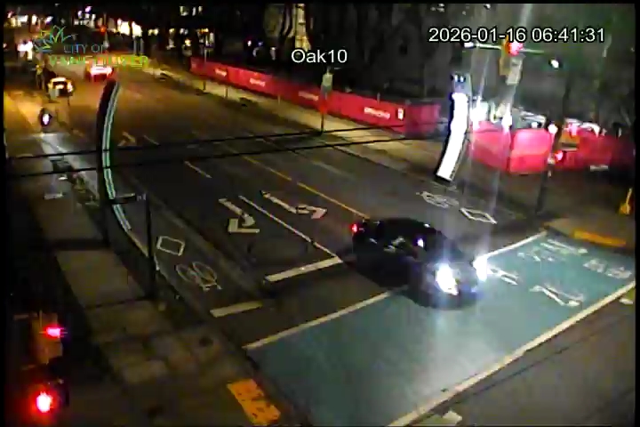 Oak St & W. 10th Ave - East