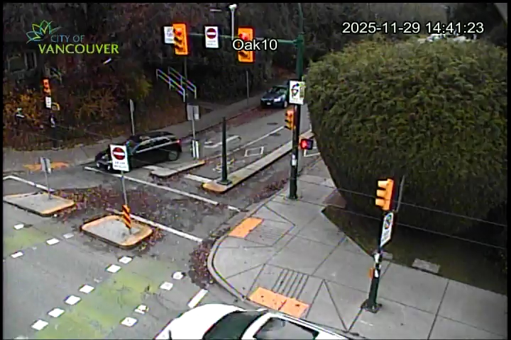 
Oak St & W. 10th Ave - West