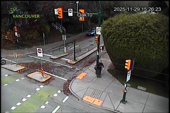 
Oak St & W. 10th Ave - West