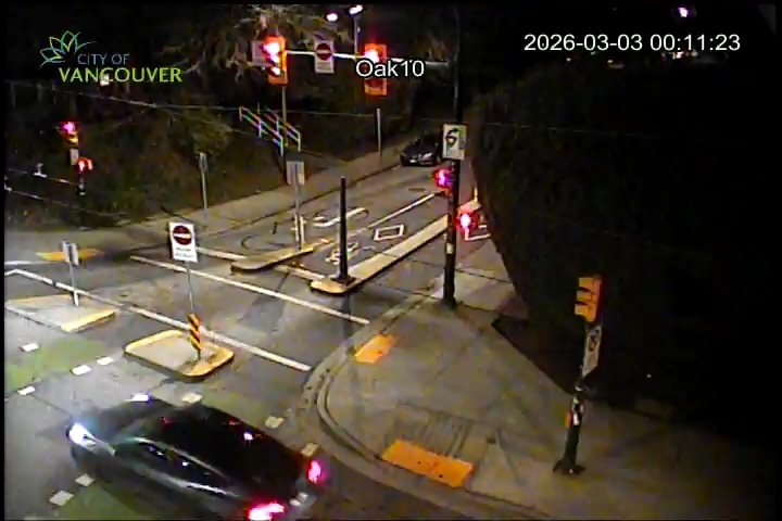 
Oak St & W. 10th Ave - West