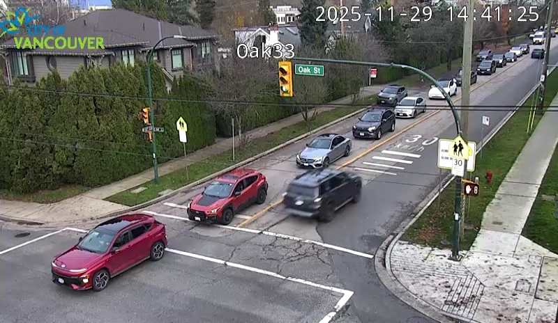 Oak St & W 33rd Ave - E