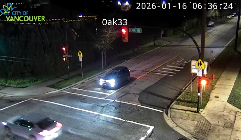 Oak St & W 33rd Ave - E