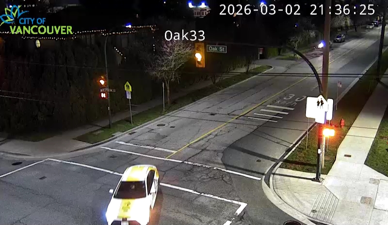 Oak St & W 33rd Ave - E