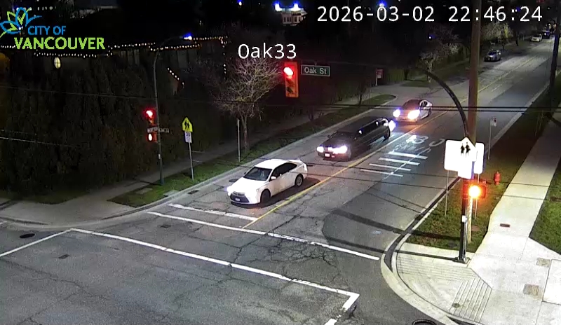 Oak St & W 33rd Ave - E