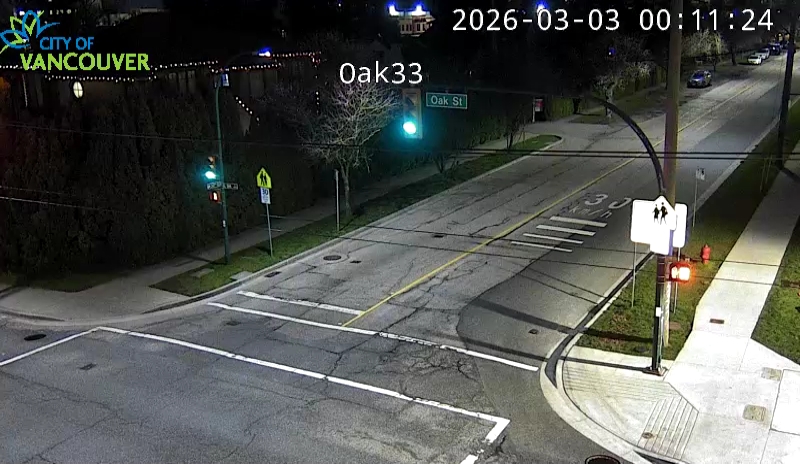 Oak St & W 33rd Ave - E