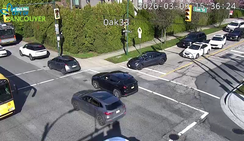 Oak St & W 33rd Ave - E