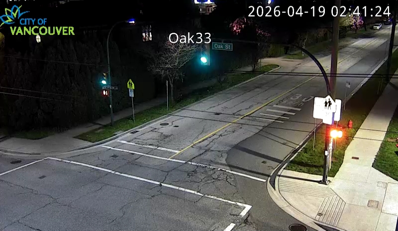 Oak St & W 33rd Ave - E