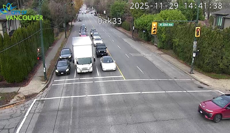 Oak St & W 33rd Ave - N