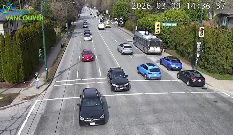 Oak St & W 33rd Ave - N