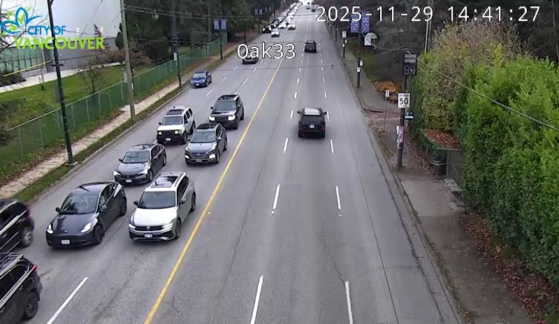 Oak St & W 33rd Ave - S