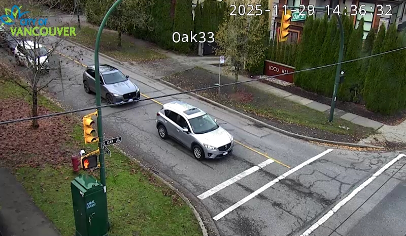 Oak St & W 33rd Ave - W