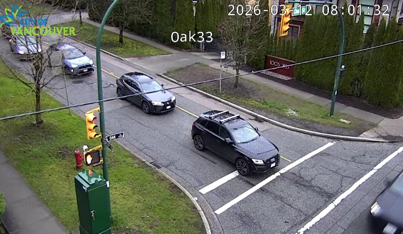 Oak St & W 33rd Ave - W