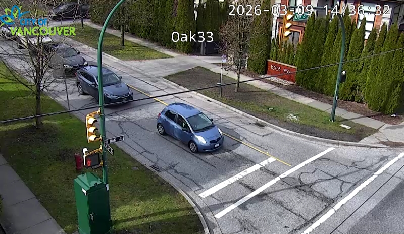 Oak St & W 33rd Ave - W