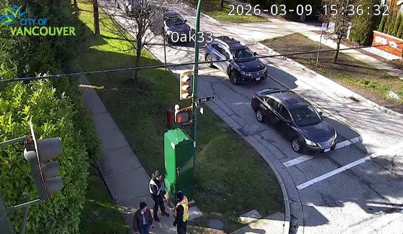 Oak St & W 33rd Ave - W