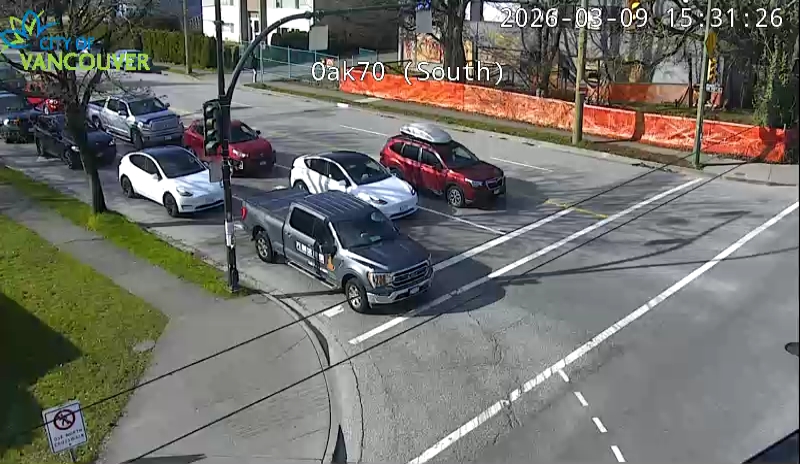 Oak St & W 70th Ave - W